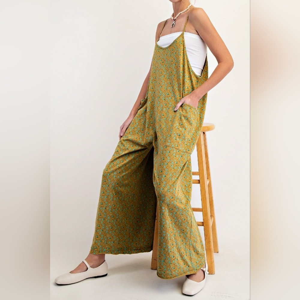 Easel Green Floral Overall Jumper. Size Medium.
